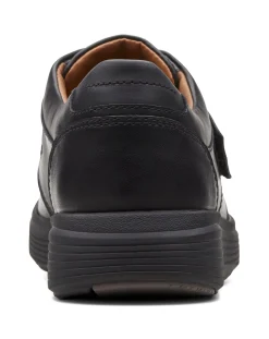 Clarks Un Abode Strap Wide Fit Shoes