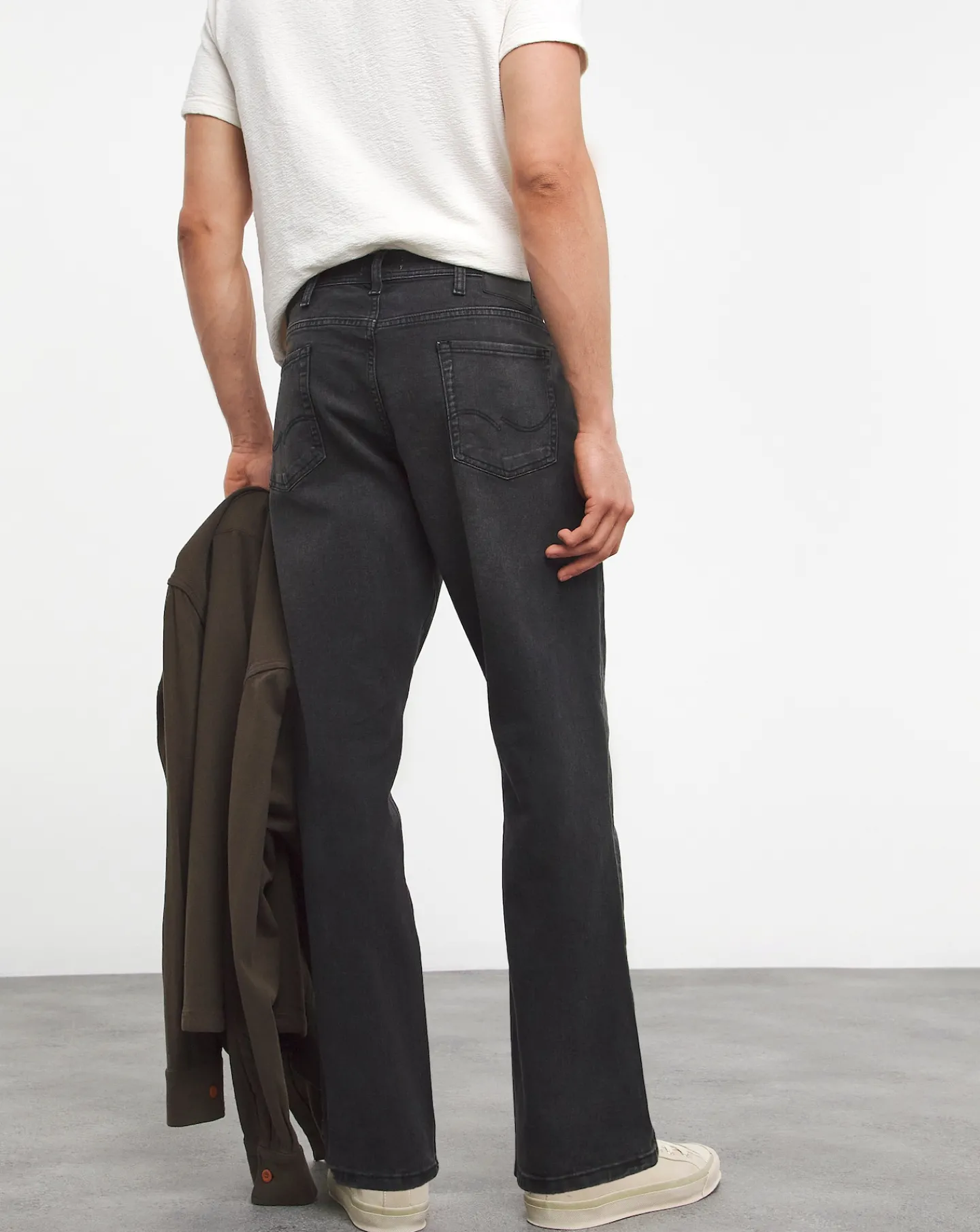 JACK & JONES Jack & Jones Slim Tapered Fit Glenn Jeans in Washed Black