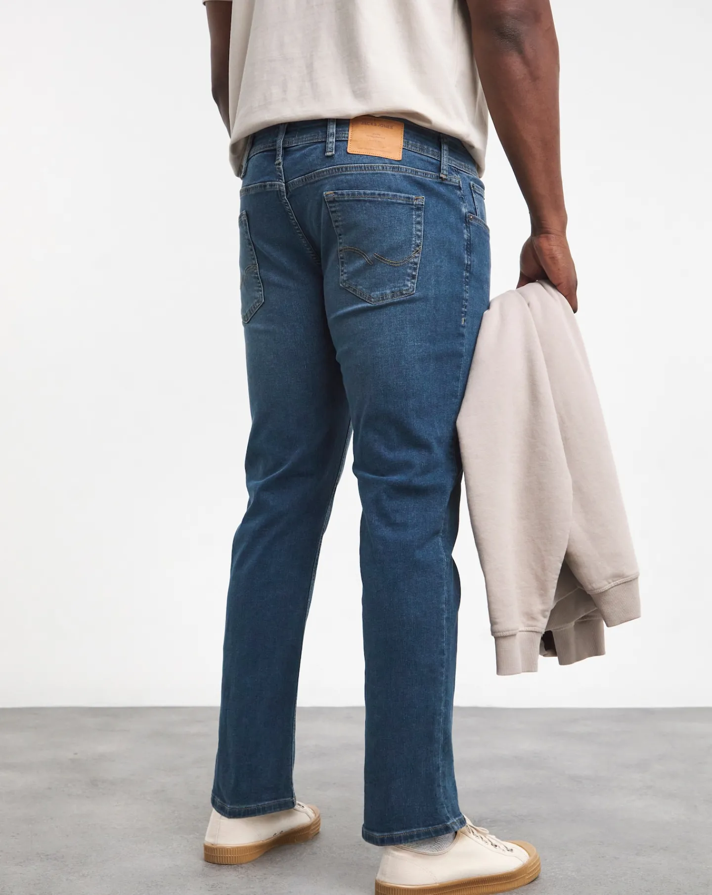 JACK & JONES Jack & Jones Slim Tapered Fit Glenn Jeans in Mid Wash